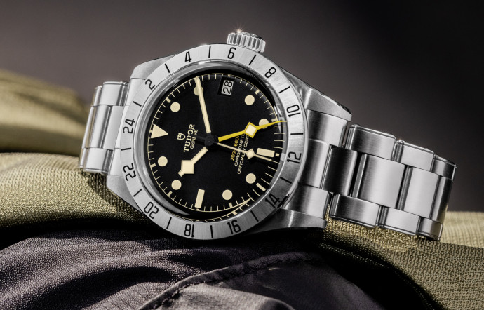 Montre avec la Black Bay Pro Tudor sublime son porte drapeau - the good life