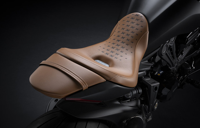 Ducati Poltrona Frau quand artisanat italien est aussi élégant que vrombissant - the good life