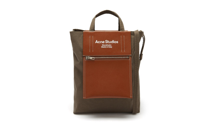 Acne Studios, 390 €.