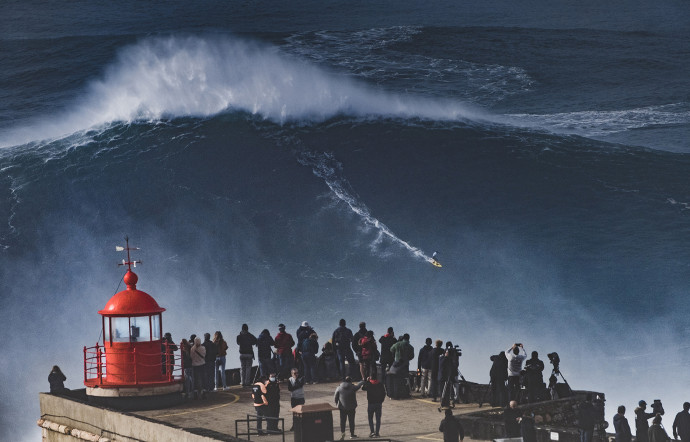 La marque Tudor est partenaire du Tudor Nazaré Tow Surfing, au Portugal.