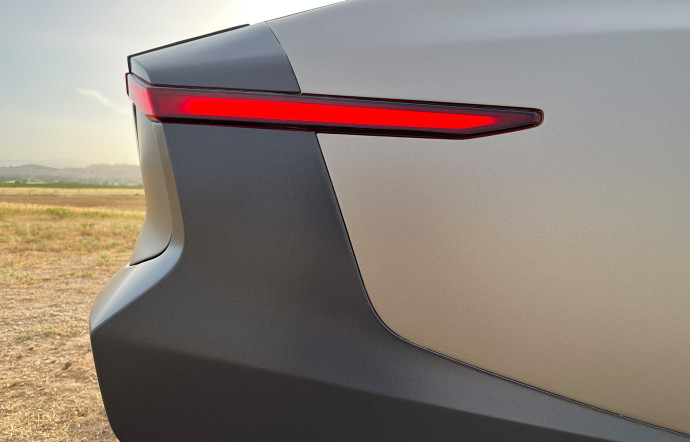 lightyear-0-automobile-solaire-tgl-2