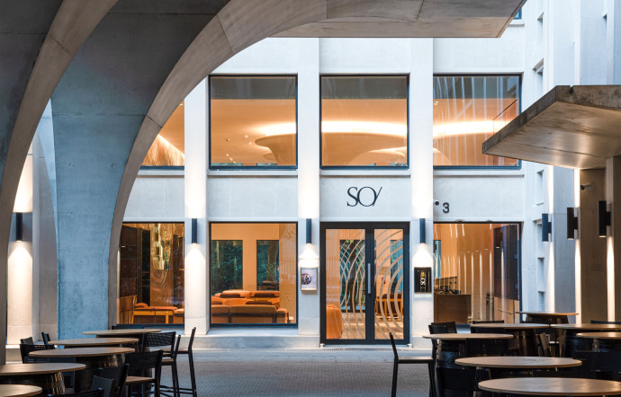 L’entrée de l’hôtel 5 étoiles SO/Paris.