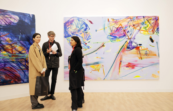 La peinture abstraite multicolore de Jadé Fadojutimi aura connu un franc succès à Frieze London : le stand de la galerie Gagosian était sold out !