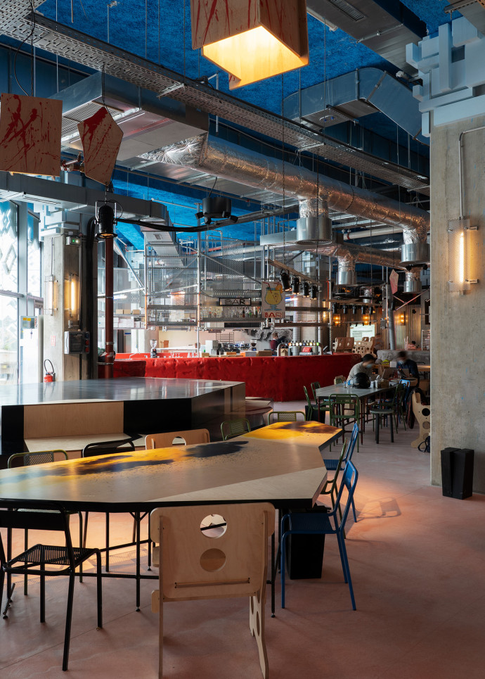 Autre lieu, autre ambiance : Food Society, à Paris, se présente comme un food court, réunissant plusieurs restaurants sur plus de 3000m2 à Lyon.