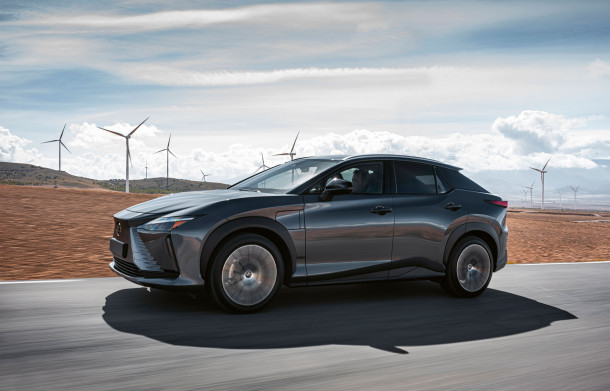 Les marques de prestige trainent pour se lancer dans la voiture électrique. The Good Life s'est intéressé au sujet - The Good Life