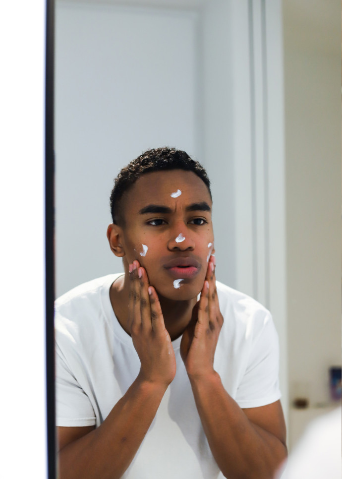 La cosmétique masculine, un vrai sujet ? De plus en plus d’hommes se sentent concernés.