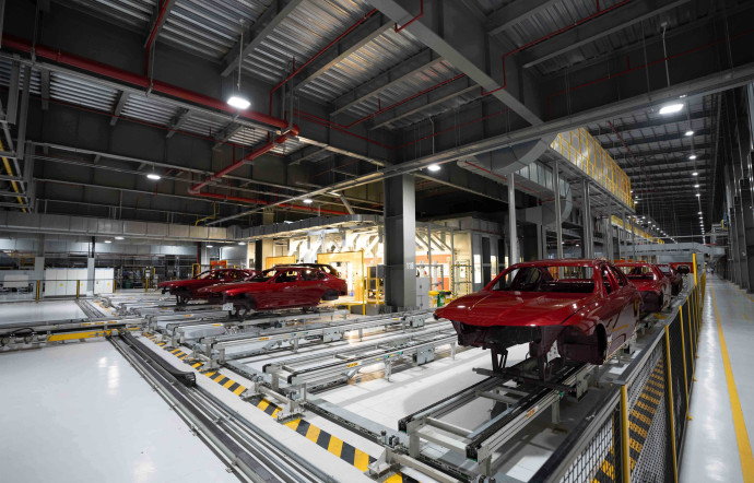 Le VF8, le SUV bourgeois au style classique de VinFast, est construit dans l’usine d’Haiphong.