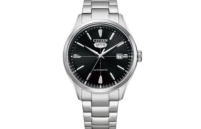 Citizen C7, boîtier de 40 mm en acier, mouvement automatique, jour à 12 h, date à 3 h, bracelet en cuir ou en acier, étanche à 50 m.