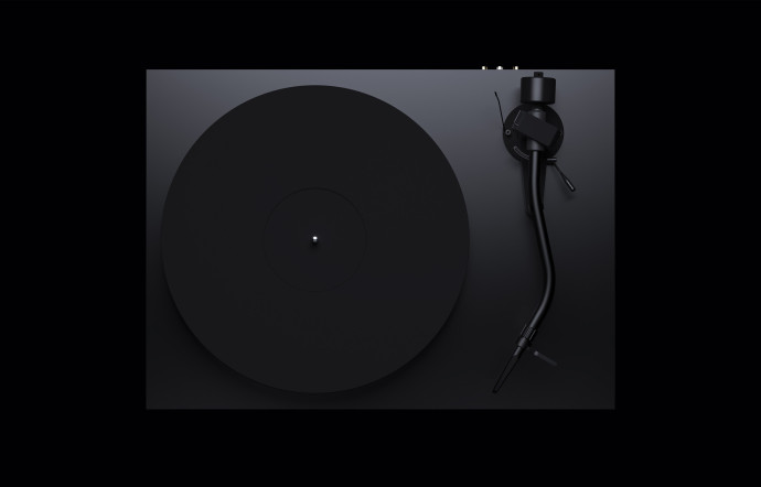 Connu pour ses conceptions de platines austères, Pro-Ject s’est livré, avec la Debut Pro S, à un véritable exercice d’élégance et de style épuré. 