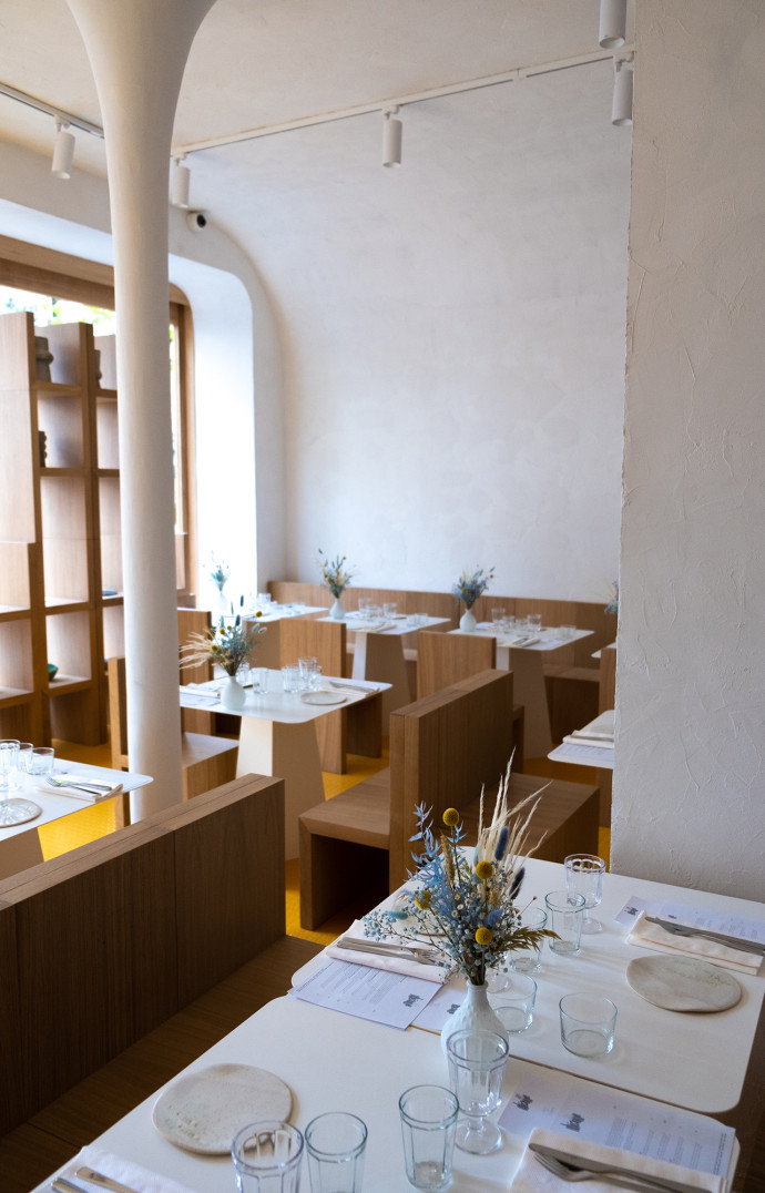 Le studio d’architecture Mur.Mur. signe l’aménagement de ce nouveau restaurant à Paris.