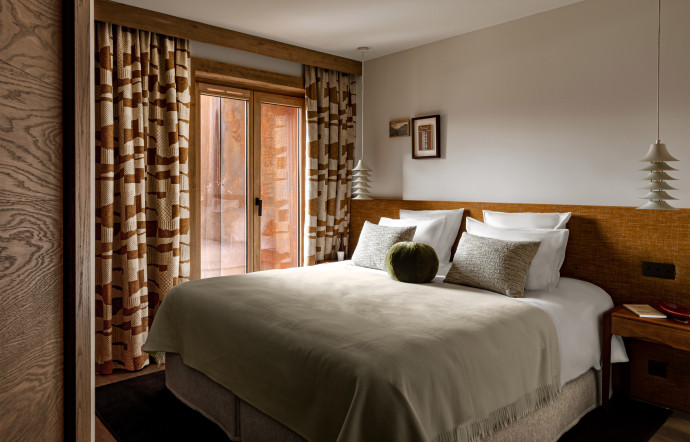L’une des chambres du chalet Le 1550 d’Iconic House.