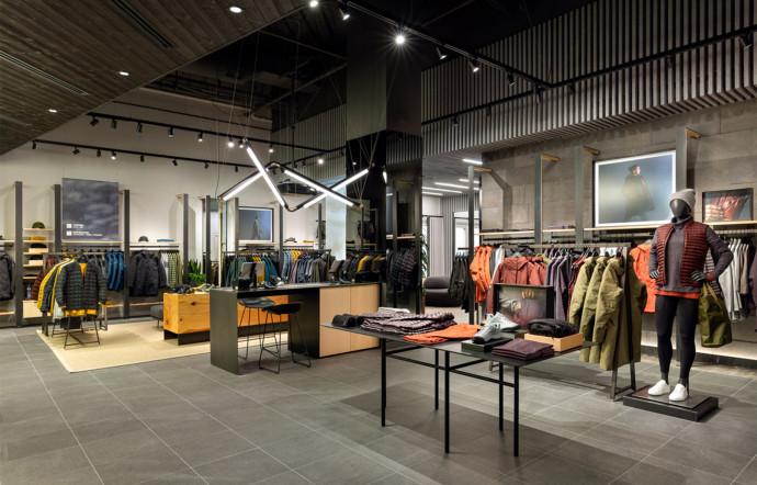 À l’intérieur de la boutique Arc Teryx.