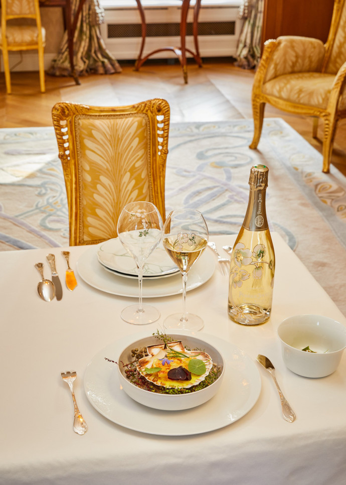 La Maison Belle Epoque est l’une des plus belles réalisations dans le secteur, que l’on doit à Perrier-Jouët. Au programme, un menu étoilé signé Pierre Gagnaire et des évènements VIP. Juste en face de la maison, la boutique et le cellier accueillent les visiteurs le temps d’une dégustations et de quelques explications bien rodées.