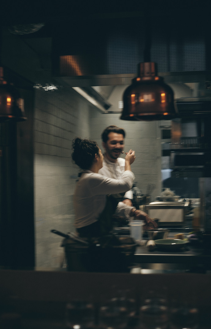 Cristina et Pierre, en cuisine.