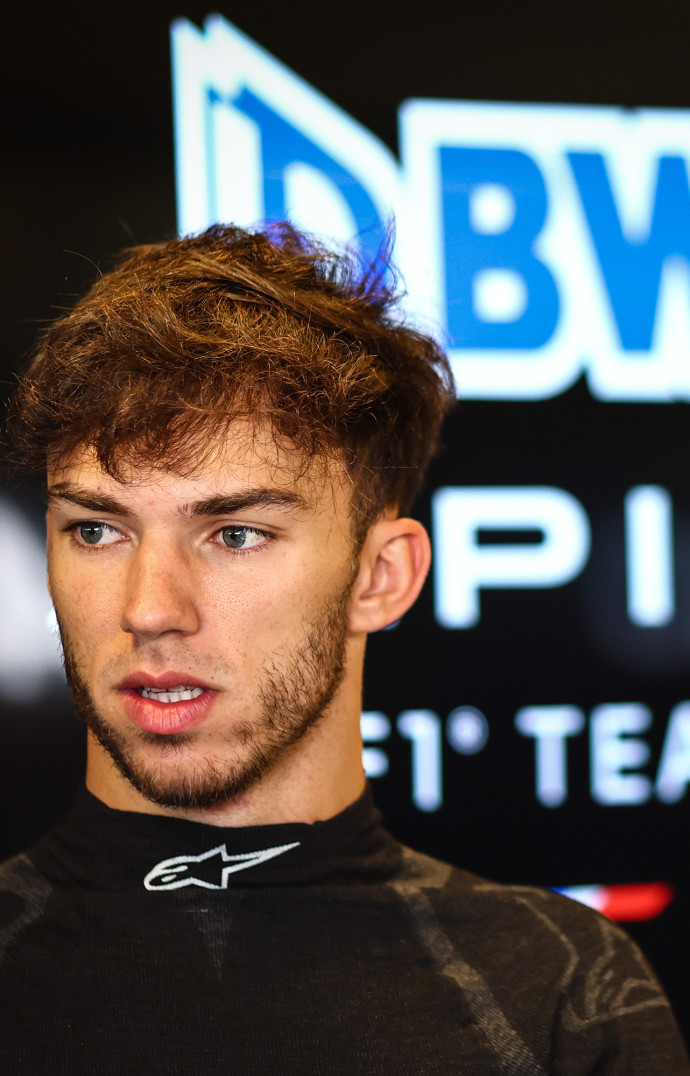 Ce soir-là, sur la scène de Printworks, Pierre Gasly faisait également sa première apparition sous les couleurs de sa nouvelle écurie.