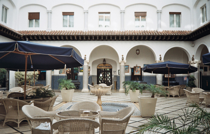 El Minzah, l’hôtel où séjourna de nombreuses fois Paul Bowles, s’est octroyé un lifting pour répondre aux attentes de ses nouveaux clients.