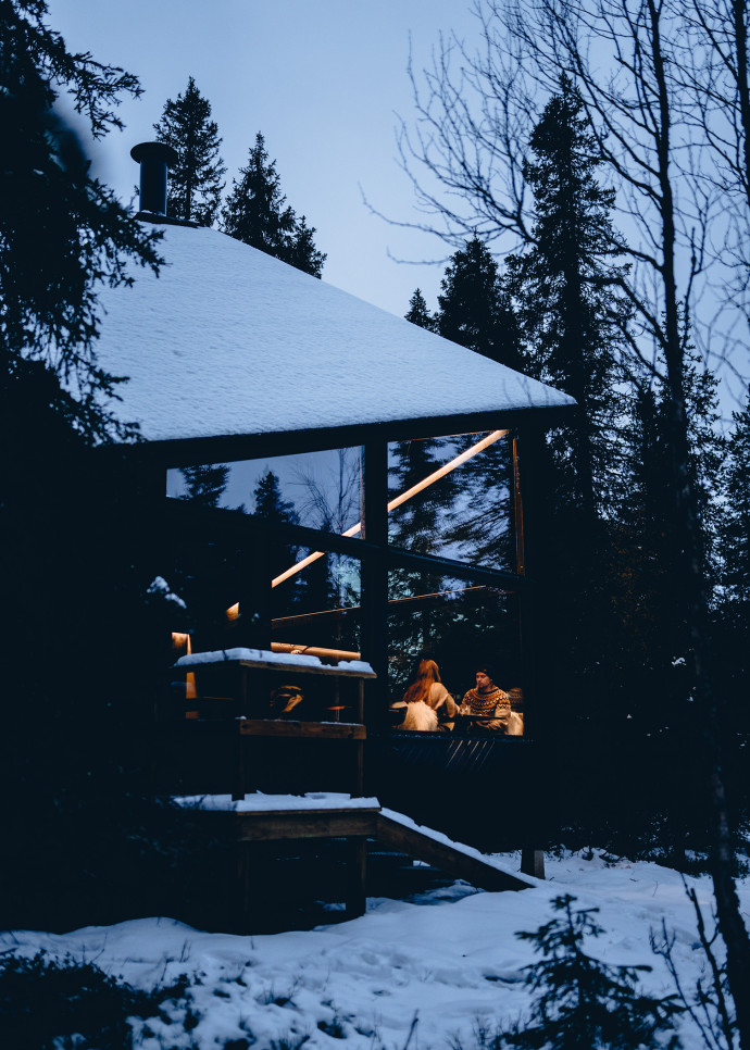 Le café-restaurant de Magical Pond à la tombée de la nuit, c’est-à-dire trois heures de l’après-midi… Ici, on dîne tôt : aux alentours de sept heures.