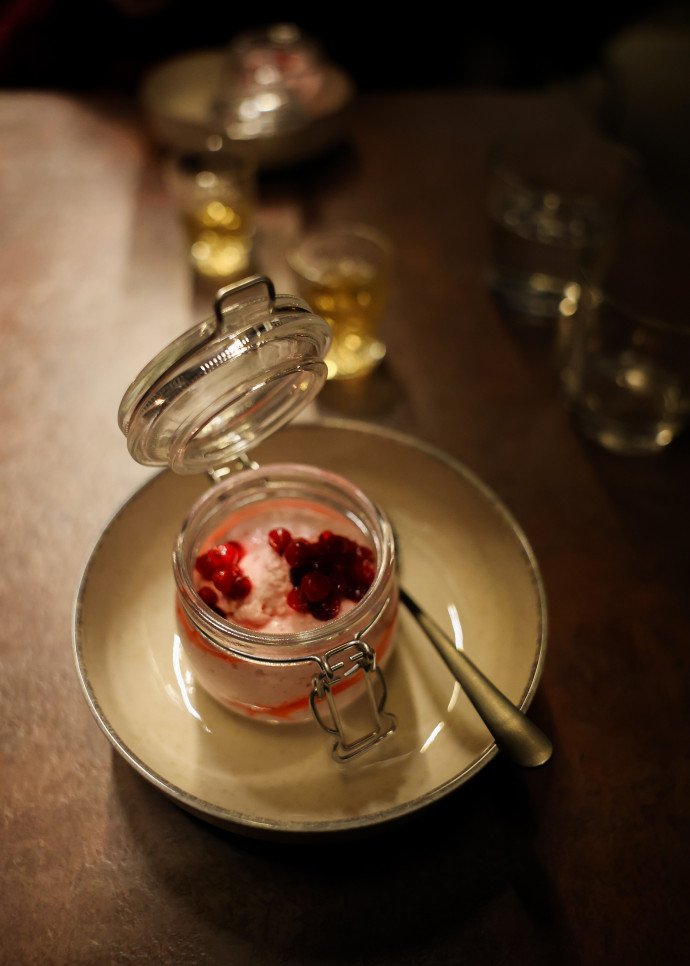 Mousse d’airelles en dessert au restaurant de Magical Pond.