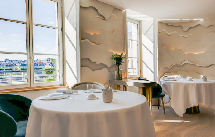 La salle du restaurant gastronomique Christophe Hay à Fleur de Loire.