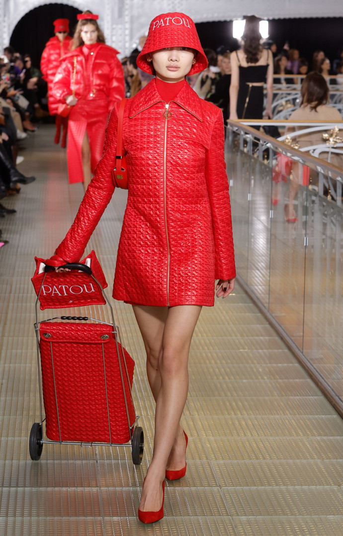 La dernière collection de Patou voyait… rouge !