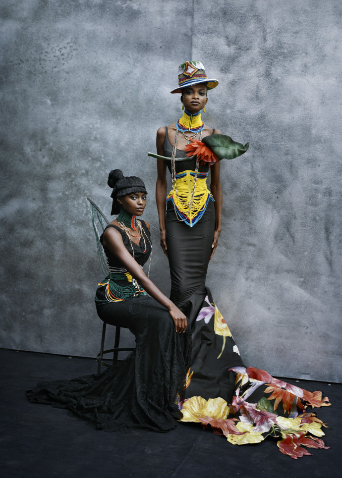 Christian Dior par John Galliano, Robes « Kusudi » et « Kitu » haute Couture Printemps-été 1997. Photo Peter Lindbergh.