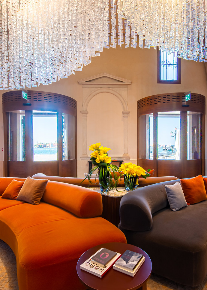L’hôtel est décoré subtilement par Patricia Urquiola, l’une des plus grandes directrices artistiques du moment.