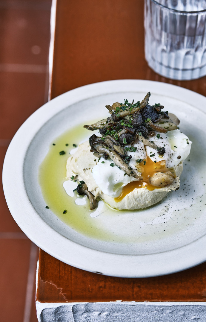 Le généreux houmous au shimejis et œuf poché.
