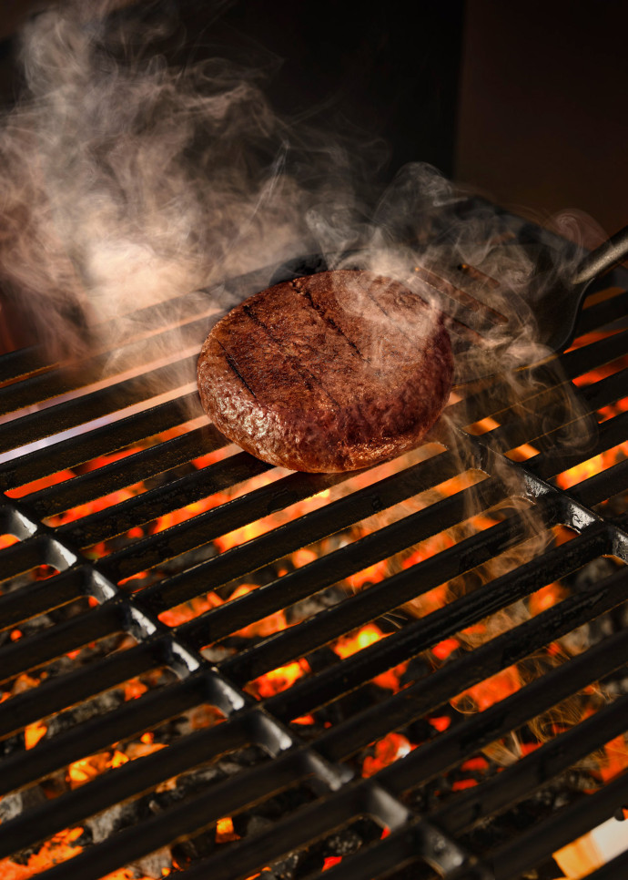 Un burger grillé produit par Mosa Meat.
