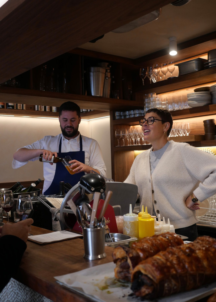 Justine et Giovanni Passerini ont ouvert Passerina, une cave à manger près de leur restaurant, idéal pour donner le ton du dîner.