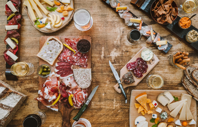 L’apéro est un marché en pleine expansion autour duquel naissent des concepts culinaires innovants, Paris, France, 2023 - IDEAT