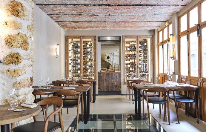 Au restaurant Geosmine, la cave à vin sert de décoration, mais est aussi enterrée.