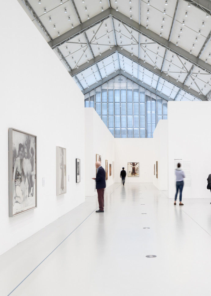 La Deichtorhallen organise aussi la Triennale de photographie et des expositions réalisées en coopération avec des musées internationaux.