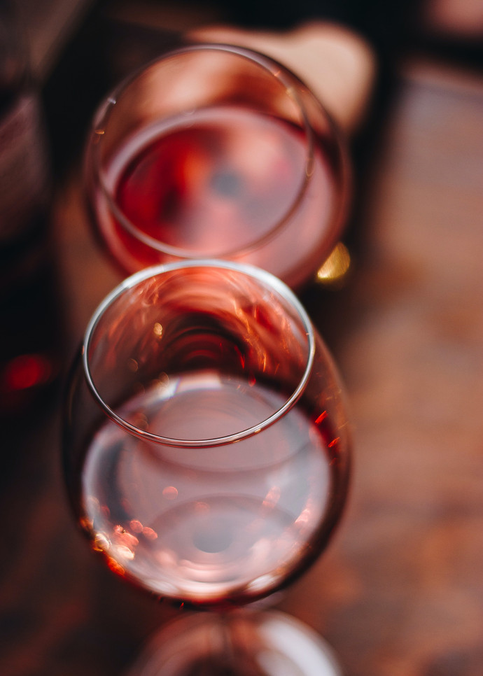 Mieux vaut s’abstenir de rapporter un « blouge » à un dîner de famille, ces vins issus d’un mélange de blanc et de rouge.
