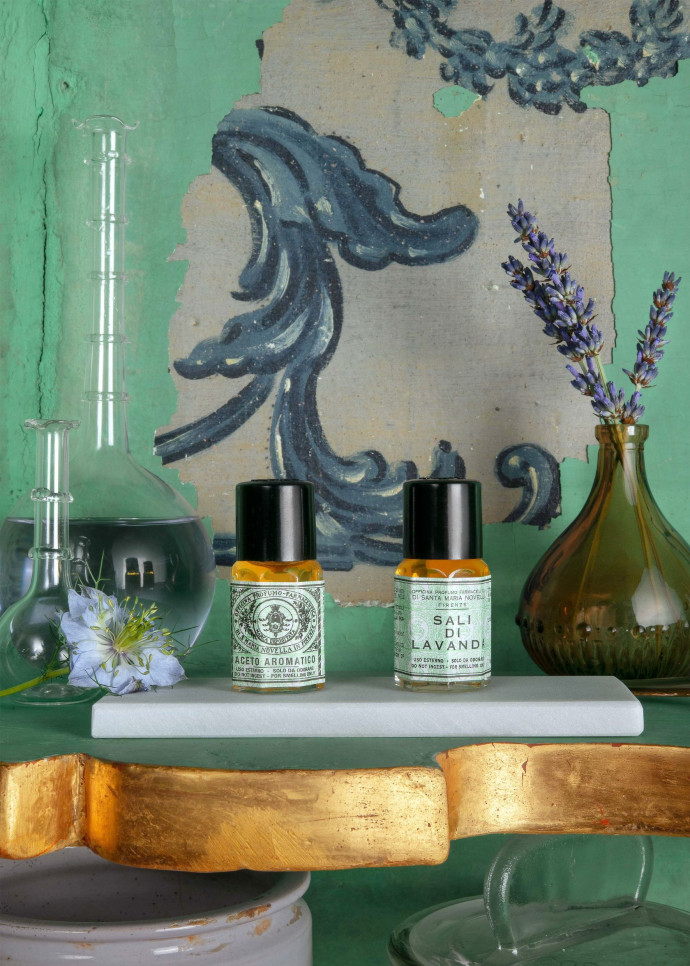 Vinaigre aromatisé et sels de lavande de l’Officina Profumo-Farmaceutica di Santa Maria Novella.