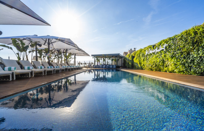 La piscine en rooftop.