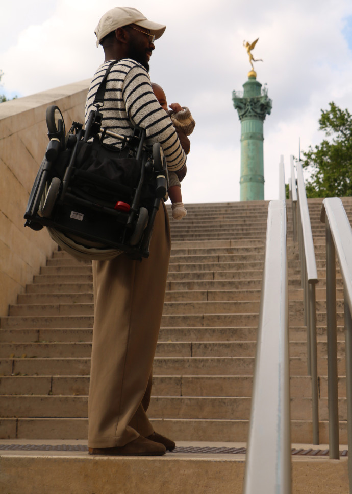 Une poussette adaptée à la ville, au métro et aux besoins des parents d’aujourd’hui.