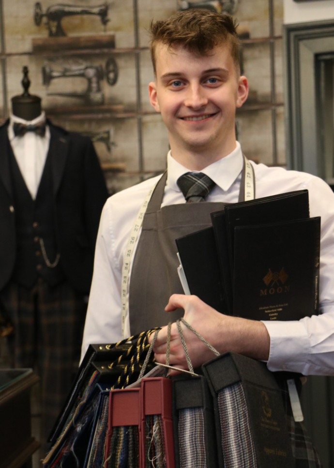 Un kilt sur mesure chez MacGregor et MacDuff coûte entre 1000 et 2000 euros.