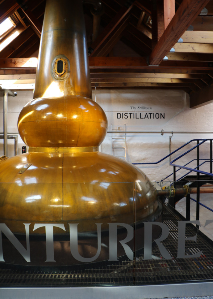 Normalement, la fermentation de l’alcool se termine en 48 heures. Chez The Glenturret, elle continue pour 48 heures supplémentaires, afin de tirer le maximum des notes fruitées.