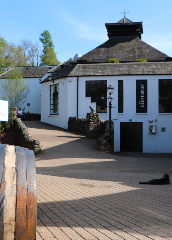 L’entrée de la distillerie.