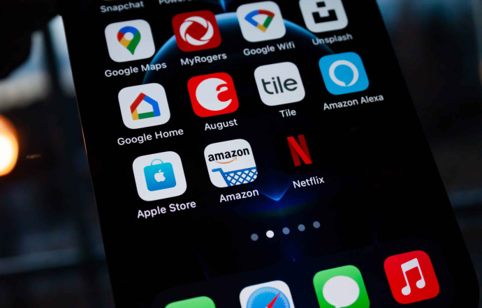 Contrôlez votre maison et interagissez avec votre assistant vocal grâce à l’application Amazon Alexa.