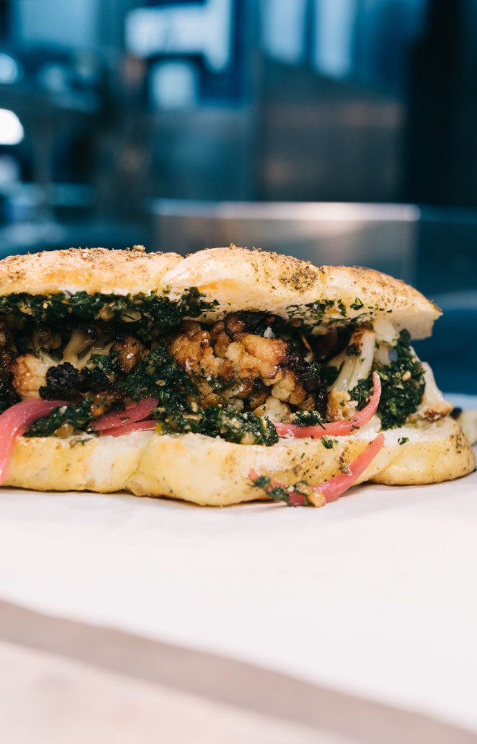 Un conseil : prenez un sandwich pour deux.