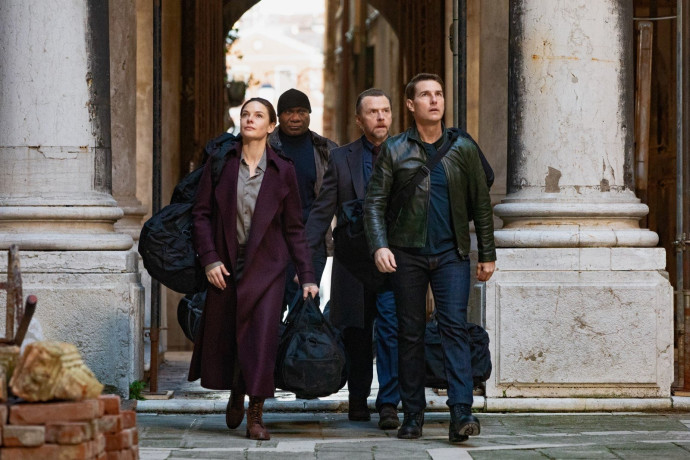 Contrairement à James Bond, Ethan Hunt a l’esprit d’équipe, et il est fidèle en amitié.