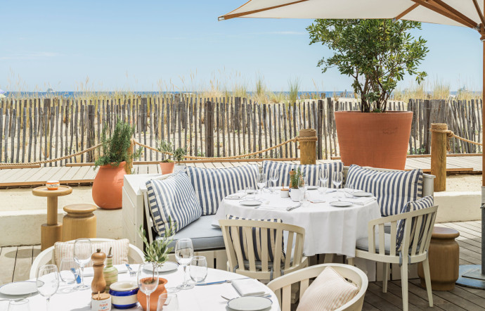 Sur l’une des plages les plus festives de Pampelonne, le Bagatelle Saint-Tropez est l’un des meilleurs spots où s’attabler, 2023 - IDEAT