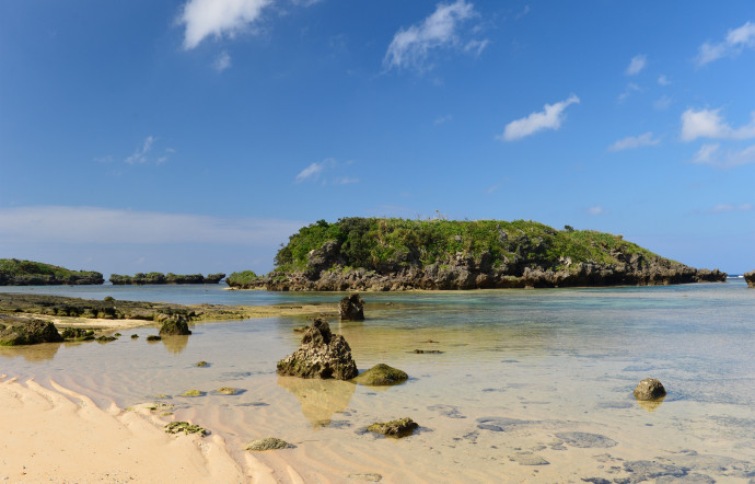 La plage de Hoshizuna no hama à Okinawa.