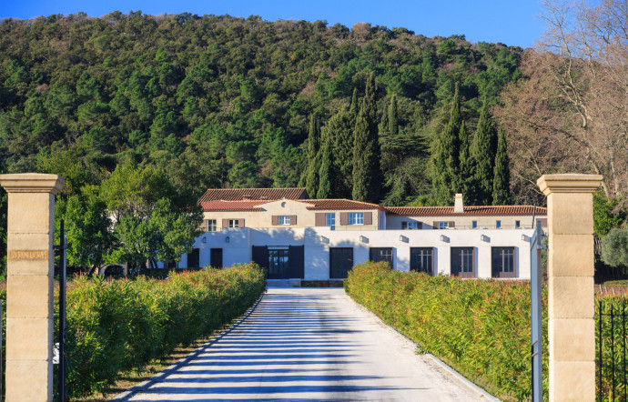 Situé sur la presqu’île de Saint‑Tropez, le château Minuty entre dans une ère nouvelle, grâce à son association avec le groupe LVMH, 2023 - TGL