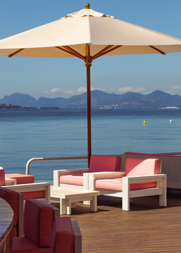 La terrase du Cap d’Antibes Beach Hotel en France.
