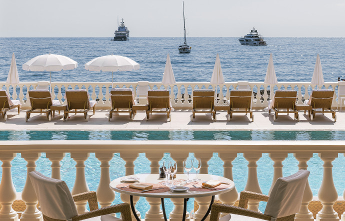 hôtel réserve de beaulieu la piscine avec vue mer