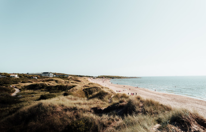 Oublier sa crème solaire, mettre de la musique... François Simon révèle à The Good Life les 10 choses à ne pas faire sur la plage cet été, 2023 - TGL