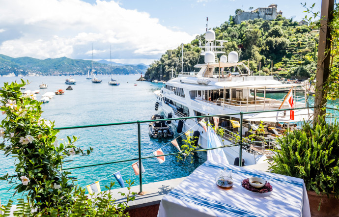 De la mer Méditerranée à l’océan Atlantique, l’été squatte les cuisines pour de bon. Zoom sur cinq restaurants aux assiettes bien tanquées, 2023 - The Good Life