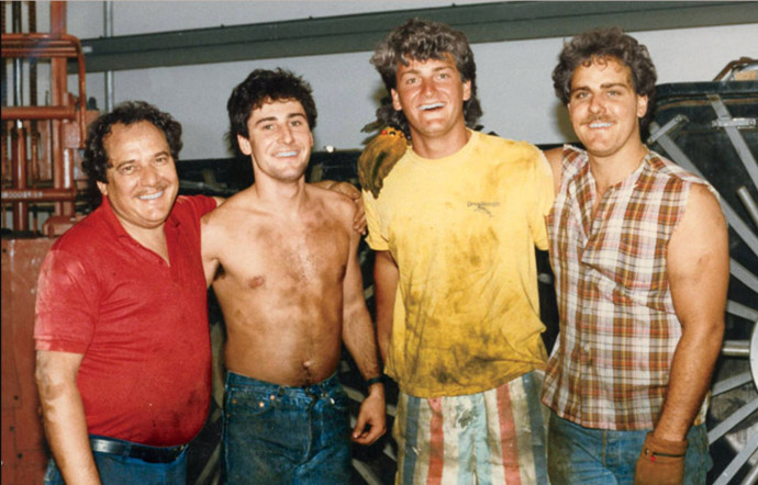 Les frères Paul et Jim Van Doren et leurs associés Gordon Lee et Serge Delia.